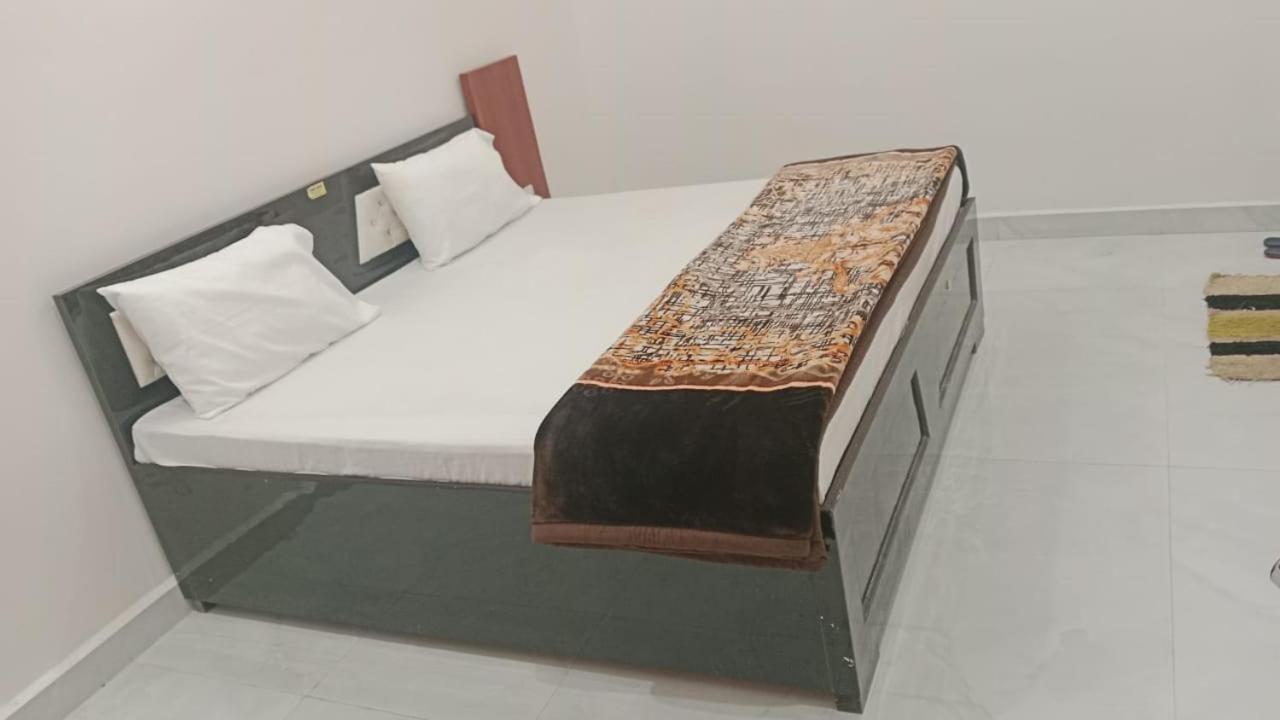 Rudra Prabha Guest House Ayodhya 外观 照片