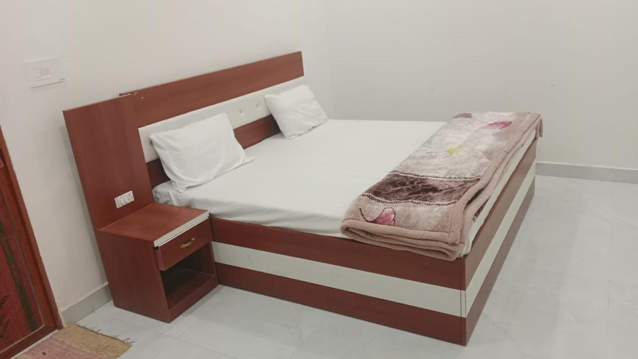 Rudra Prabha Guest House Ayodhya 外观 照片